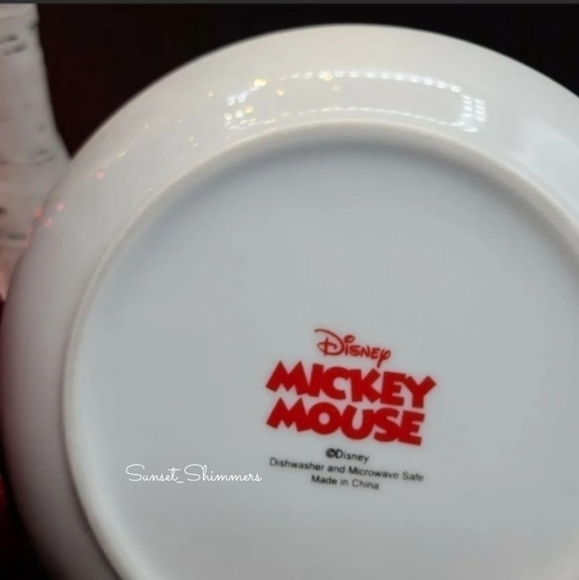 4 Disney Sketch Mickey Mouse Minnie Snowflake Christmas Appetizer Dessert Plates - Picture 8 of 9